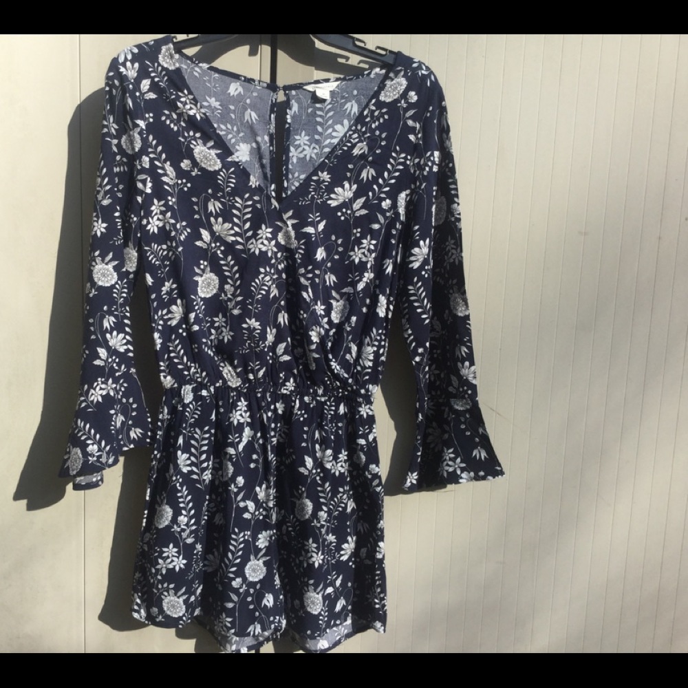 Aeropostale Navy Romper (size XS)
